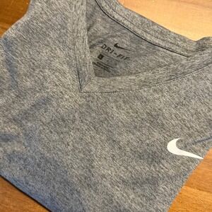 Nike Dri-FIT V Neck Gray Short Sleeve Athletic Training‎ T-Shirt Mens Large